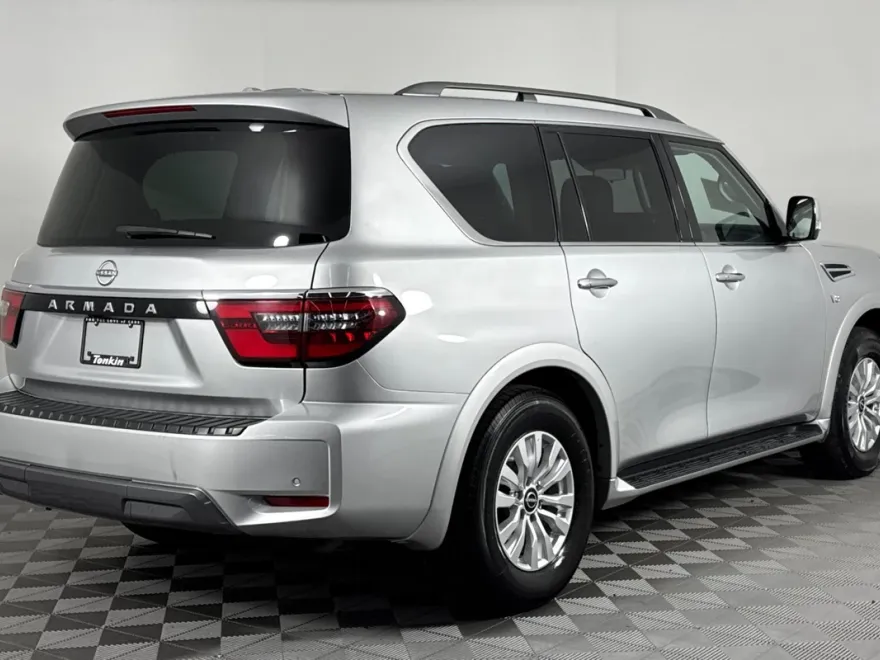 2022 Nissan Armada SV photo 1