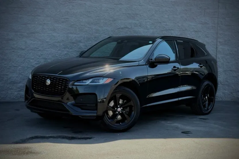 2023 Jaguar F-PACE P250 S photo 1
