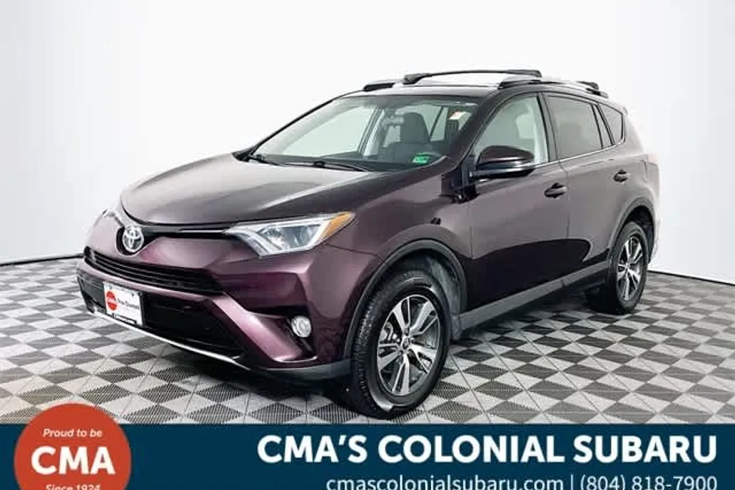 2016 Toyota RAV4 XLE photo 1