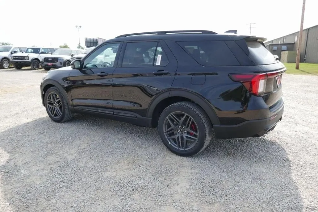 2025 Ford Explorer ST photo 1
