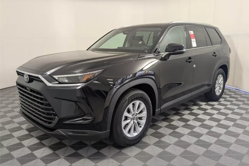 2025 Toyota Highlander Hybrid XLE photo 1