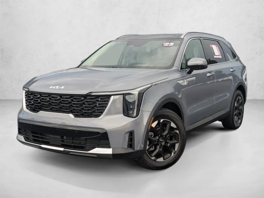 2025 Kia Sorento S photo 1