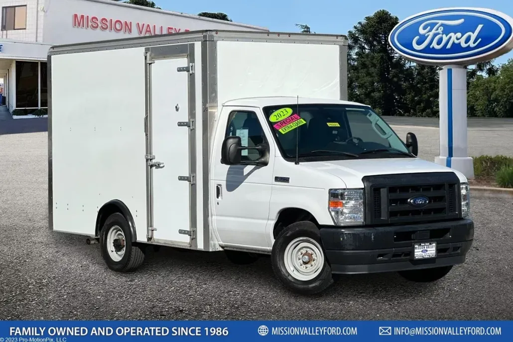 2023 Ford E-350 photo 1
