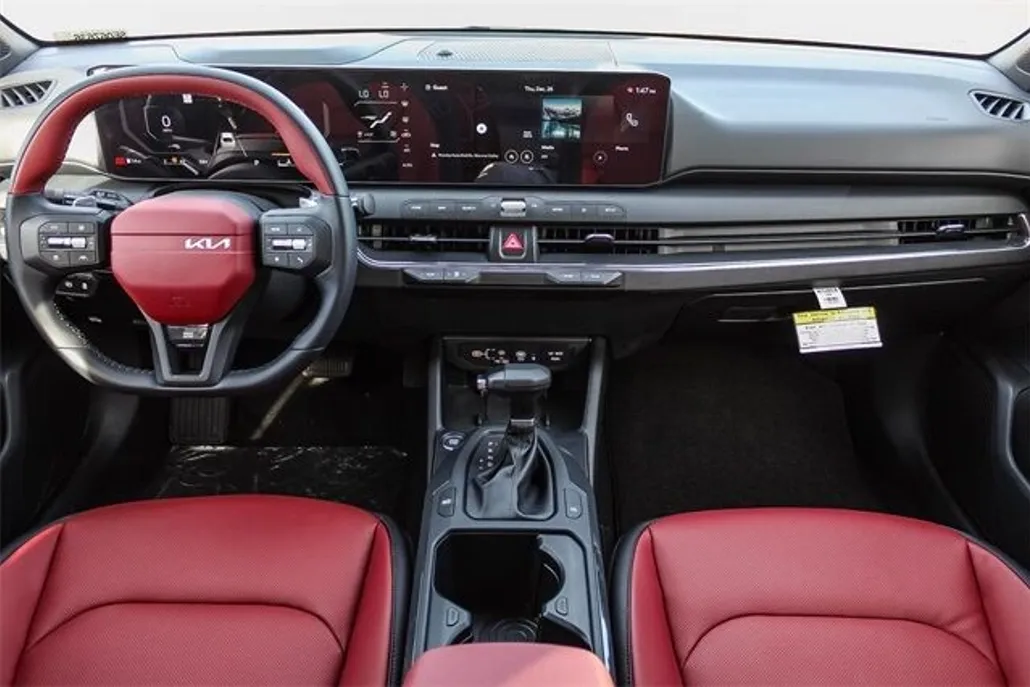 2025 Kia K4 GT-Line photo 1