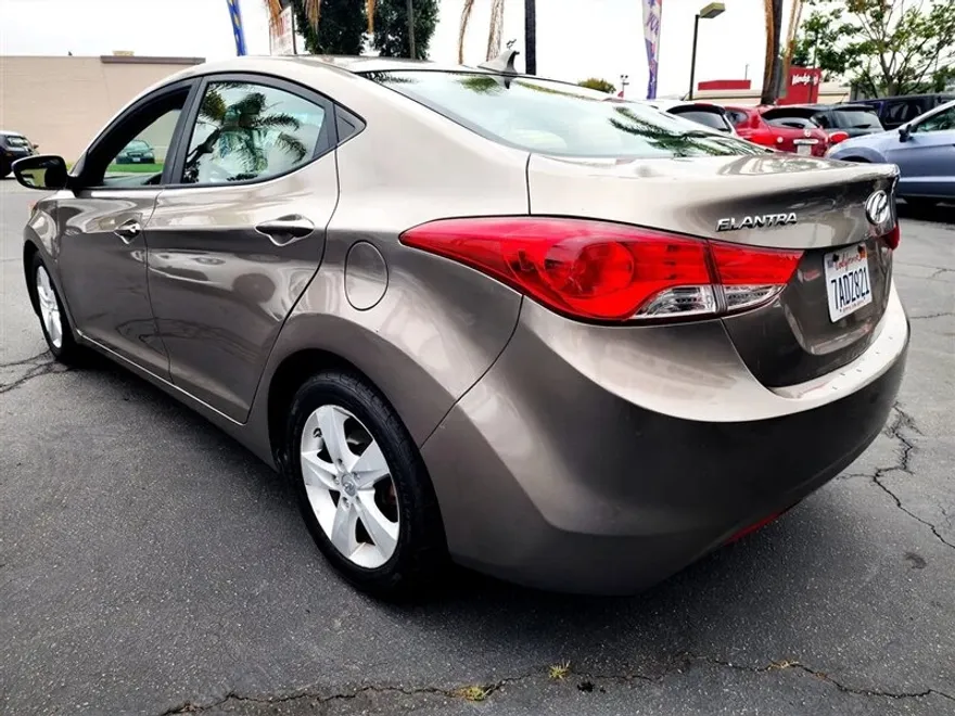 2013 Hyundai Elantra GLS photo 1