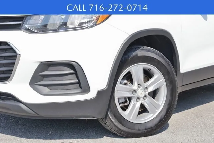 2021 Chevrolet Trax LS photo 1