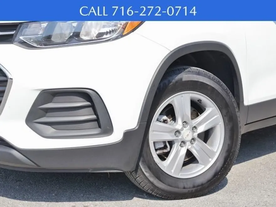 2021 Chevrolet Trax LS photo 1