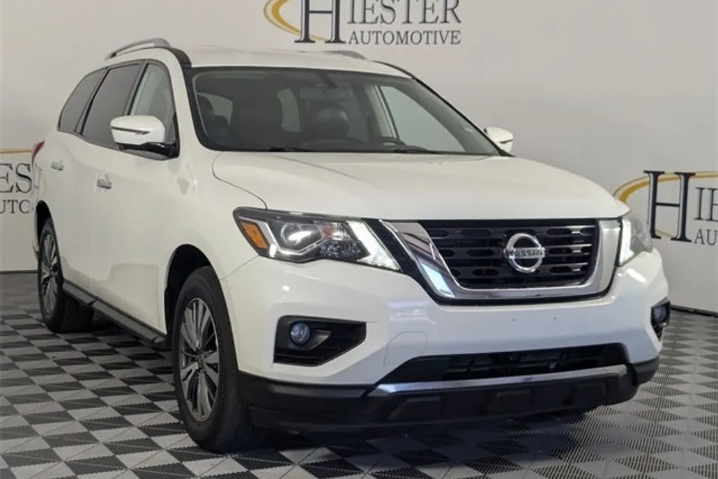 2020 Nissan Pathfinder SL photo 1