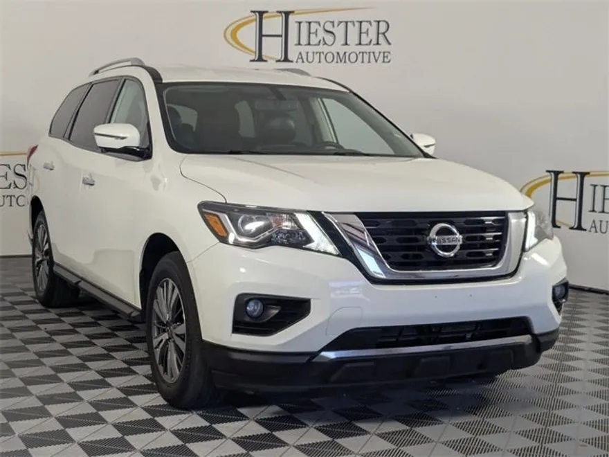 2020 Nissan Pathfinder SL photo 1