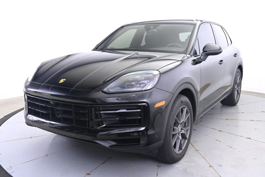 2024 Porsche Cayenne Base photo 1
