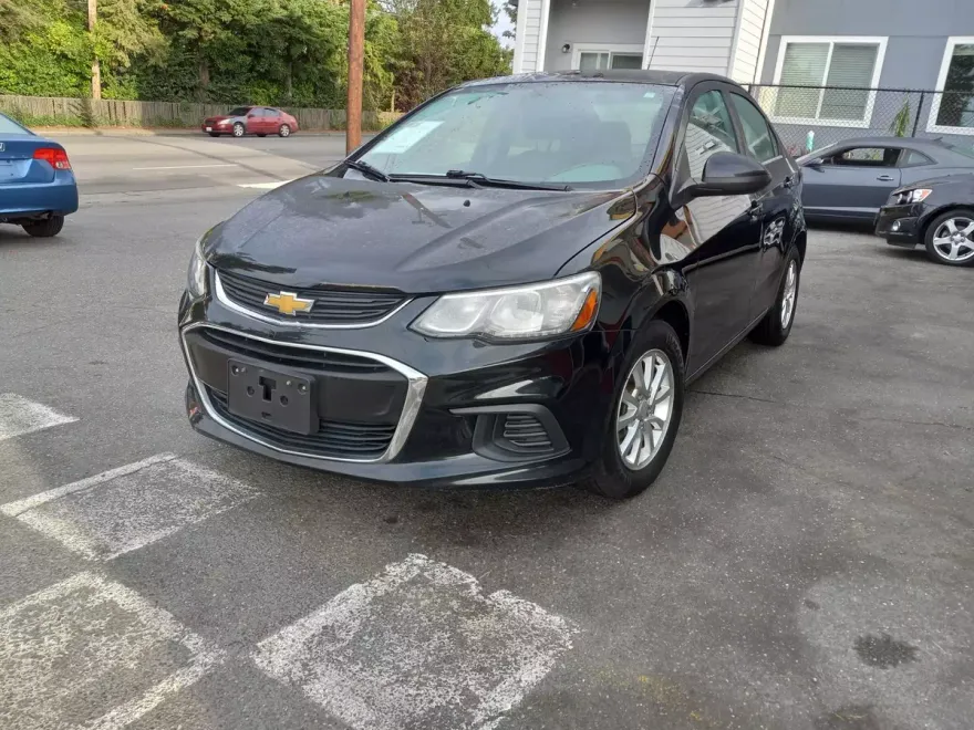 2017 Chevrolet Sonic LT photo 1