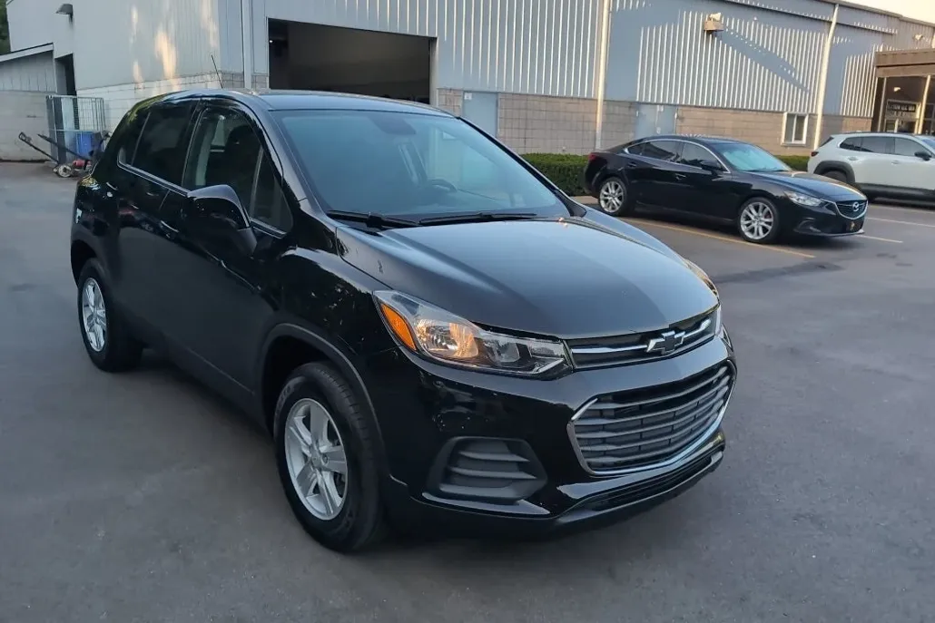 2021 Chevrolet Trax LS photo 1