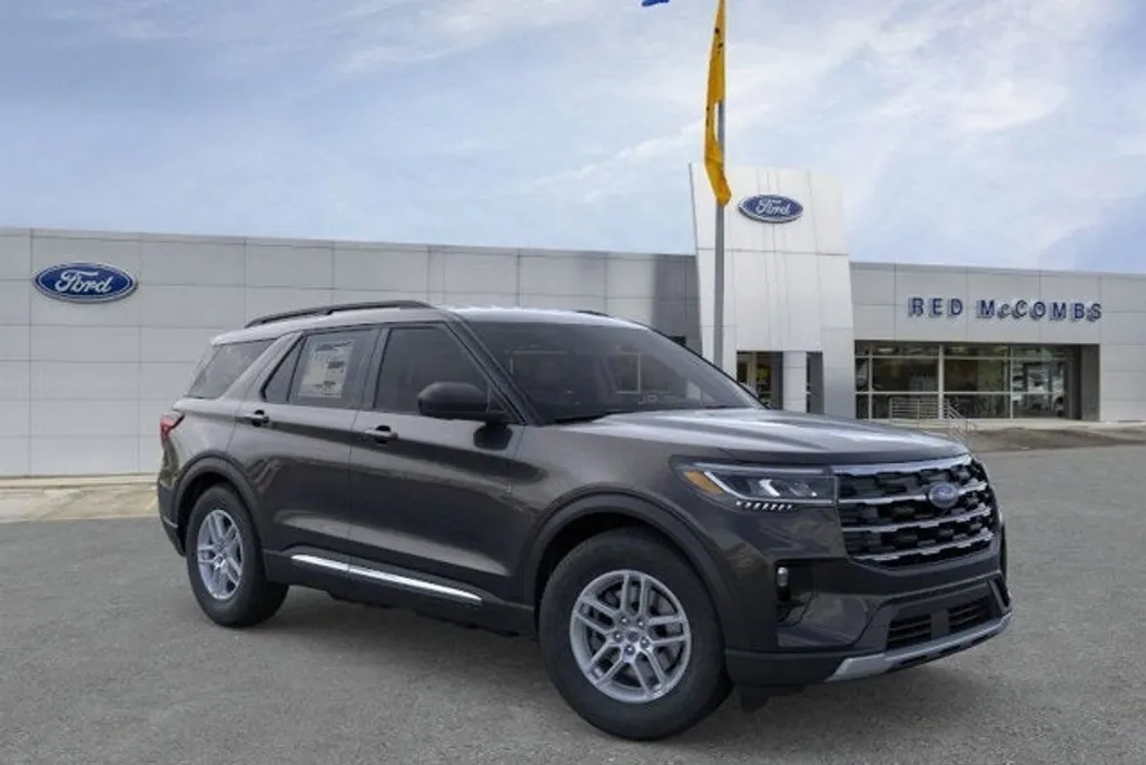 2025 Ford Explorer photo 1