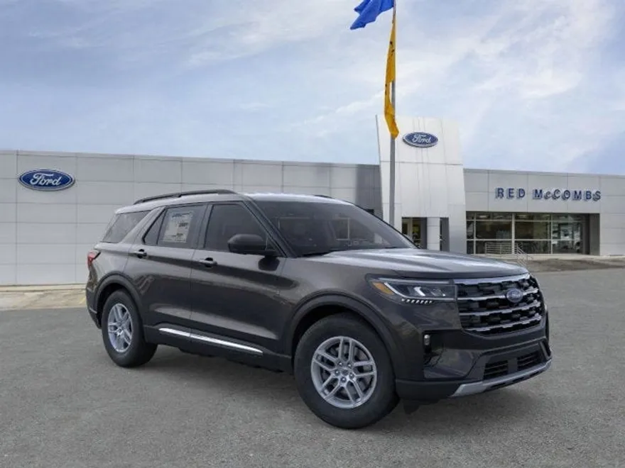 2025 Ford Explorer photo 1