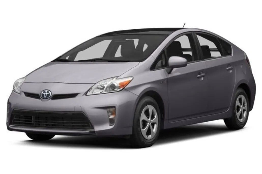 2013 Toyota Prius Three photo 1