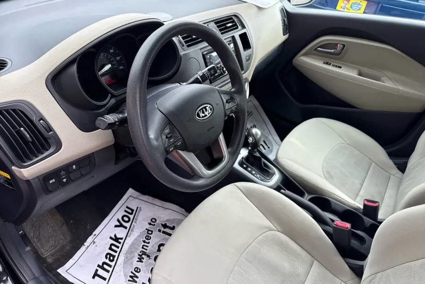 2013 Kia Rio LX photo 1