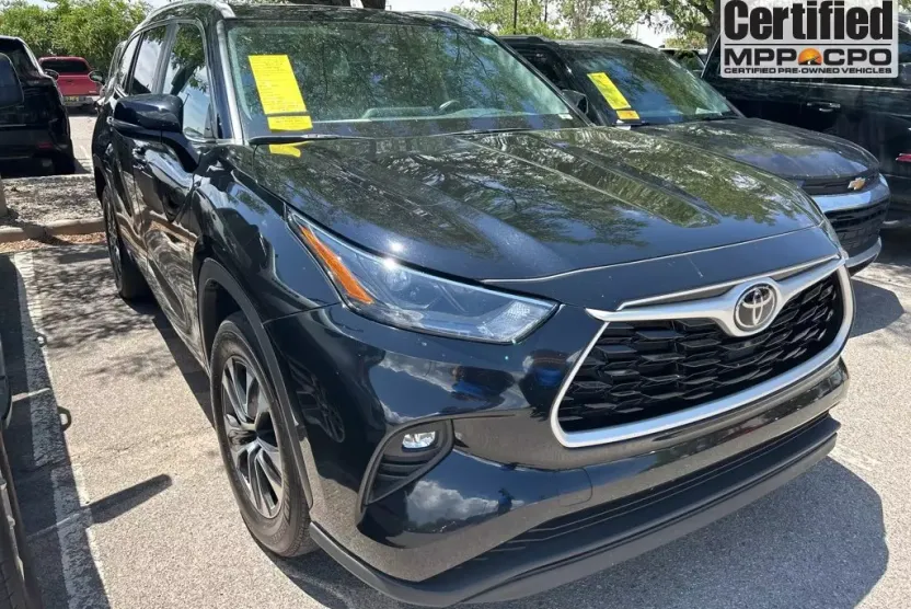 2023 Toyota Highlander L photo 1