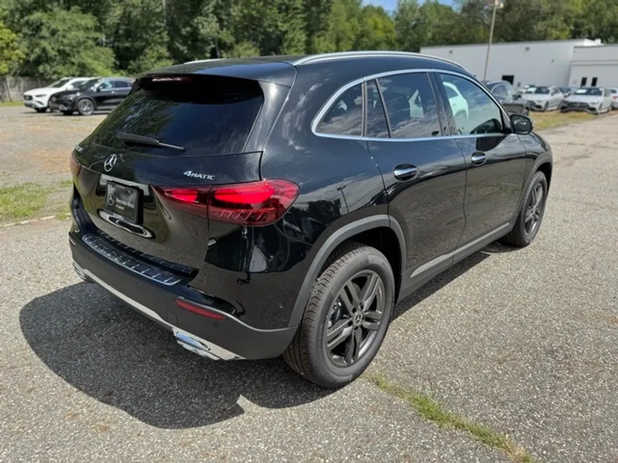 2026 Mercedes Benz GLA 250 4MATIC photo 1