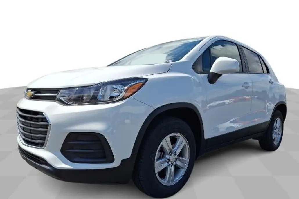 2022 Chevrolet Trax LS photo 1