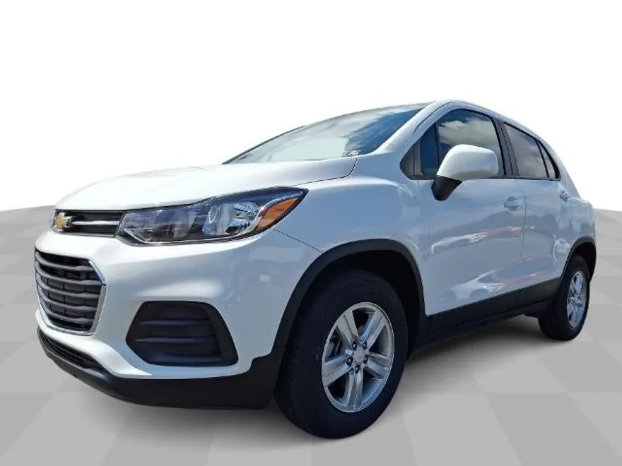 2022 Chevrolet Trax LS photo 1