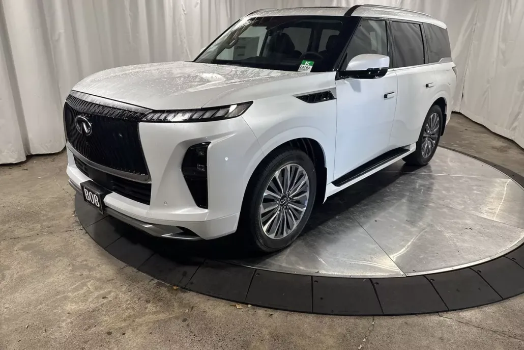 2025 Infiniti QX80 Luxe photo 1