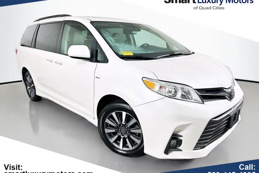 2023 Toyota Sienna XLE photo 1