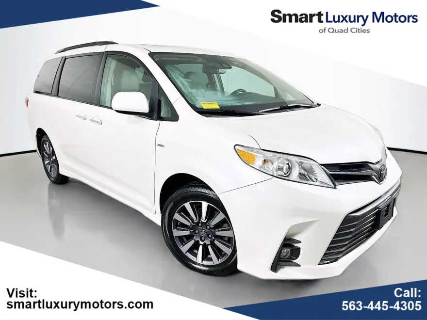 2023 Toyota Sienna XLE photo 1