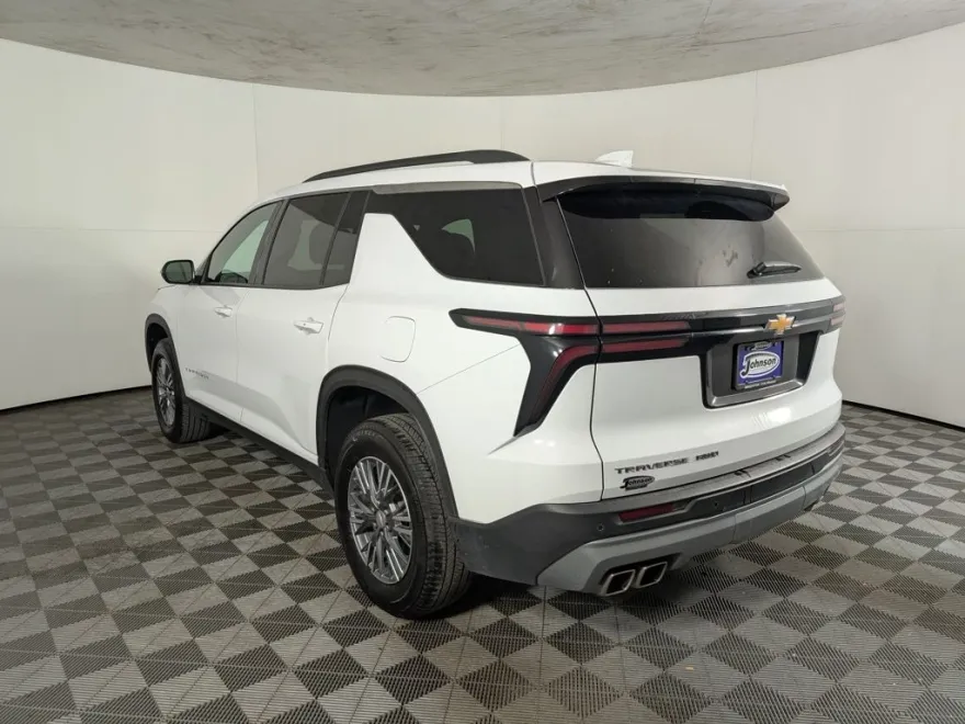 2025 Chevrolet Traverse photo 1