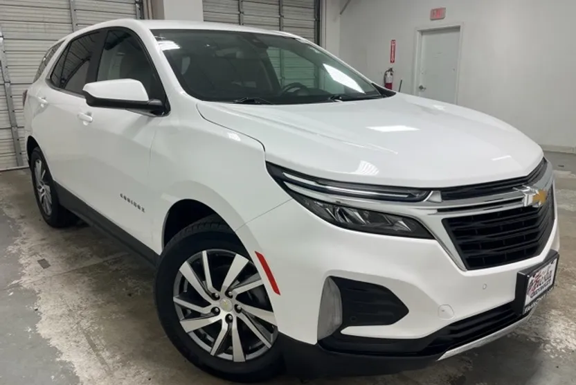 2022 Chevrolet Equinox LT photo 1