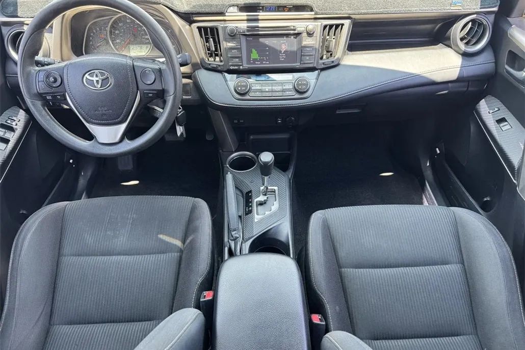 2015 Toyota RAV4 XLE photo 1
