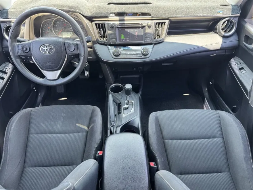 2015 Toyota RAV4 XLE photo 1