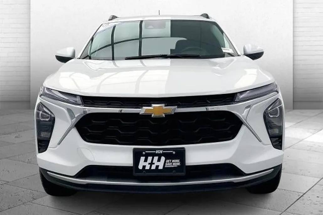2024 Chevrolet Trax LT photo 1