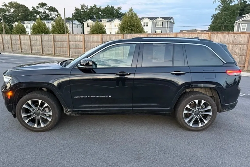 2024 Jeep Grand Cherokee Overland photo 1