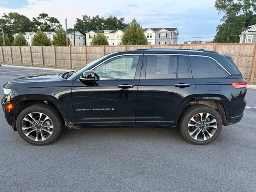 2024 Jeep Grand Cherokee Overland photo 1