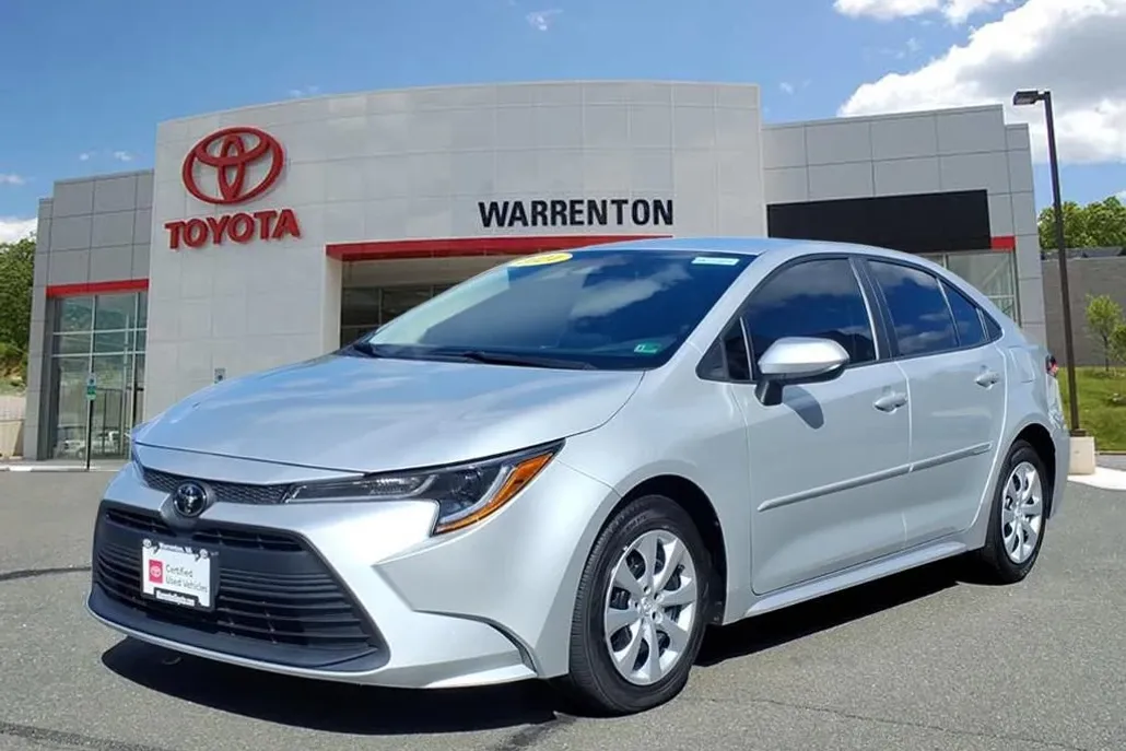 2024 Toyota Corolla LE photo 1