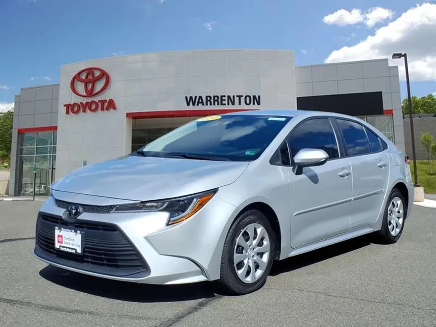 2024 Toyota Corolla LE photo 1