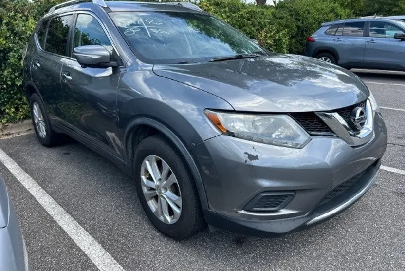 2015 Nissan Rogue SV photo 1