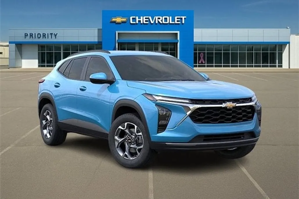 2025 Chevrolet Trax LT photo 1