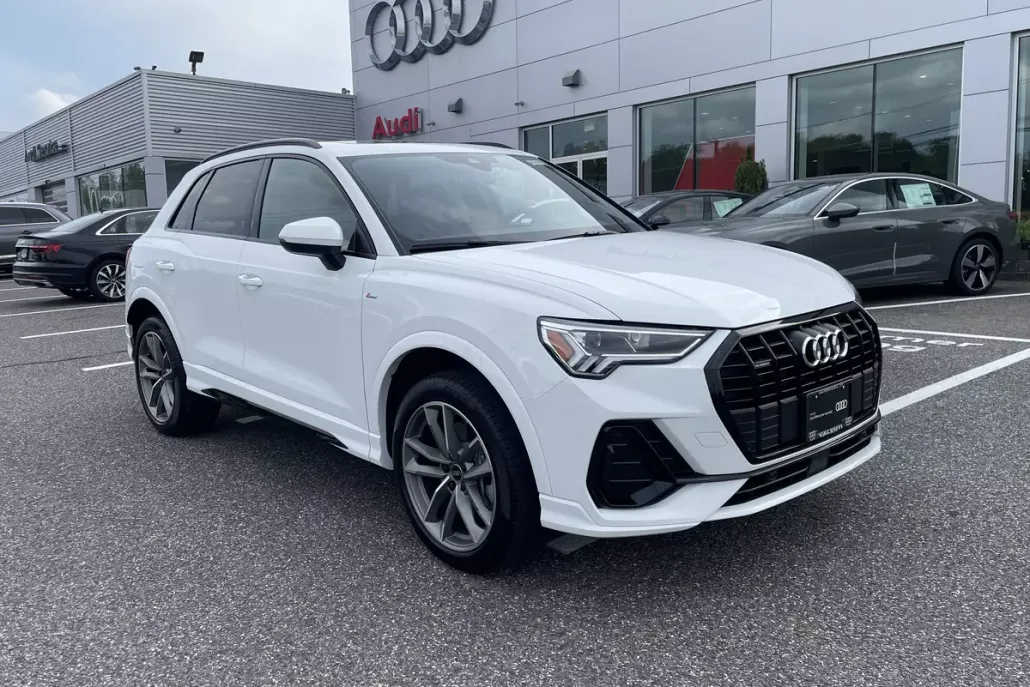 2025 Audi Q3 S line Premium photo 1