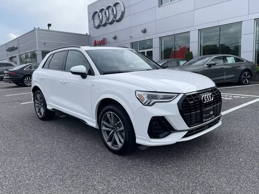 2025 Audi Q3 S line Premium photo 1