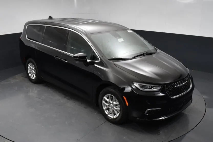 2026 Chrysler Pacifica photo 1