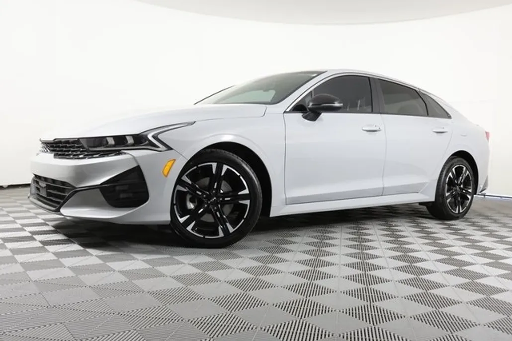 2024 Kia K5 GT-Line photo 1
