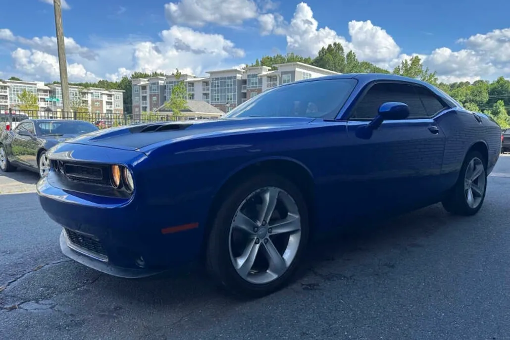 2021 Dodge Challenger SXT photo 1