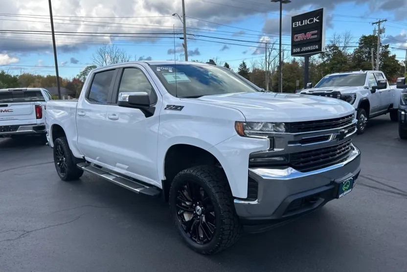 2022 Chevrolet Silverado 1500 LT photo 1