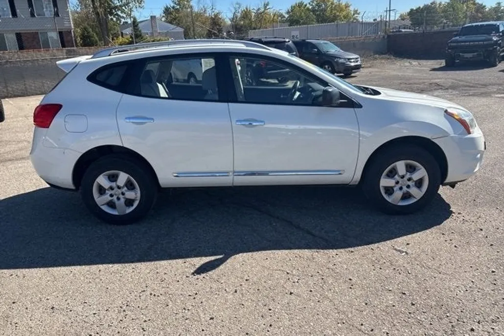 2014 Nissan Rogue Select S photo 1