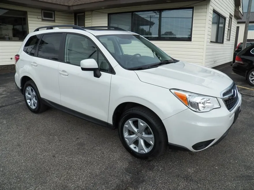 2016 Subaru Forester 2.5i Premium photo 1
