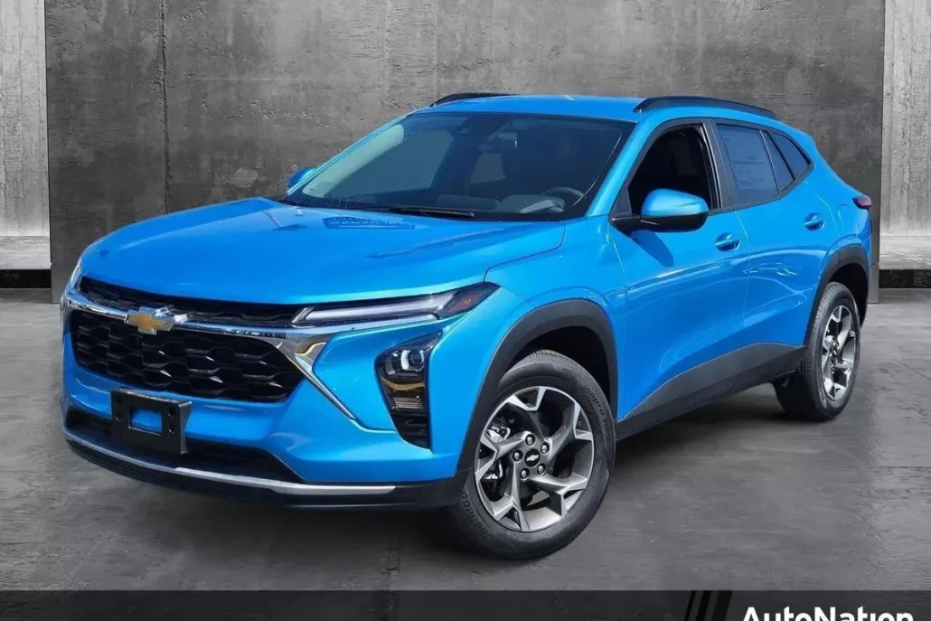 2025 Chevrolet Trax LT photo 1