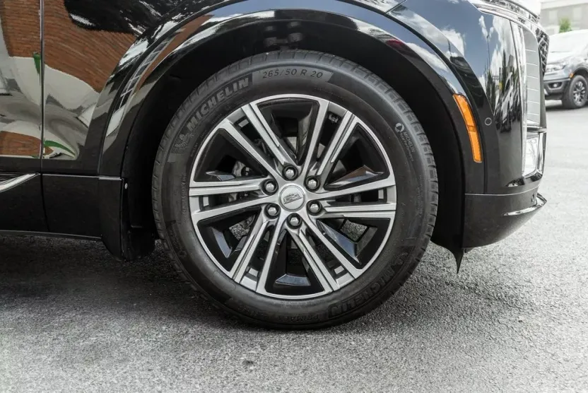 2024 Cadillac Lyriq Luxury photo 1