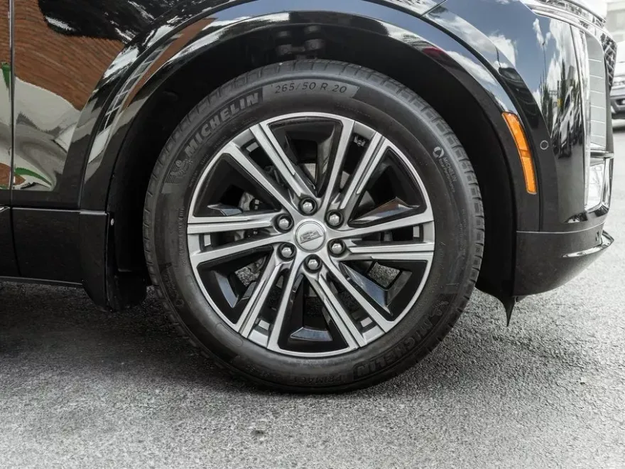 2024 Cadillac Lyriq Luxury photo 1