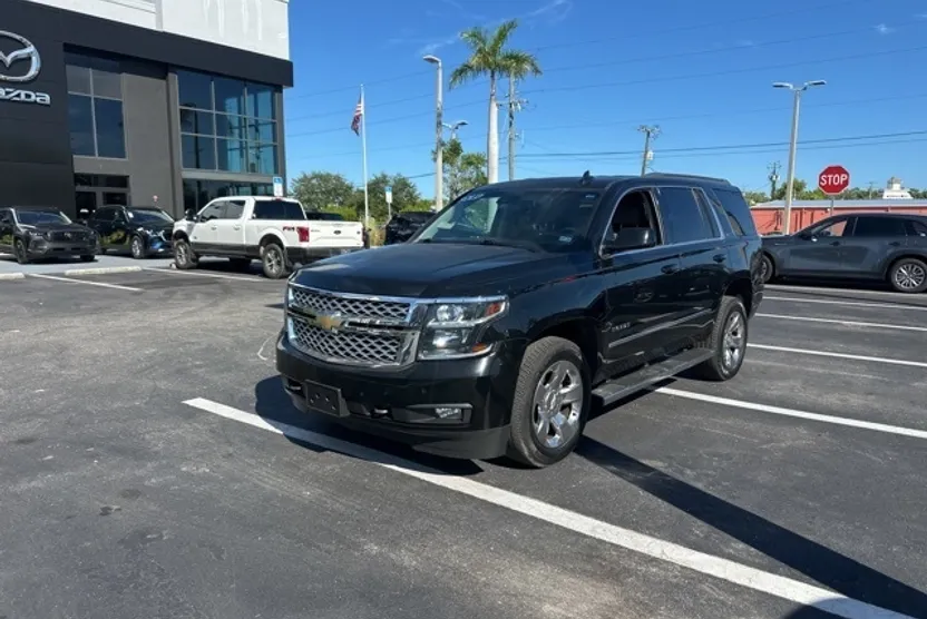 2017 Chevrolet Tahoe LT photo 1